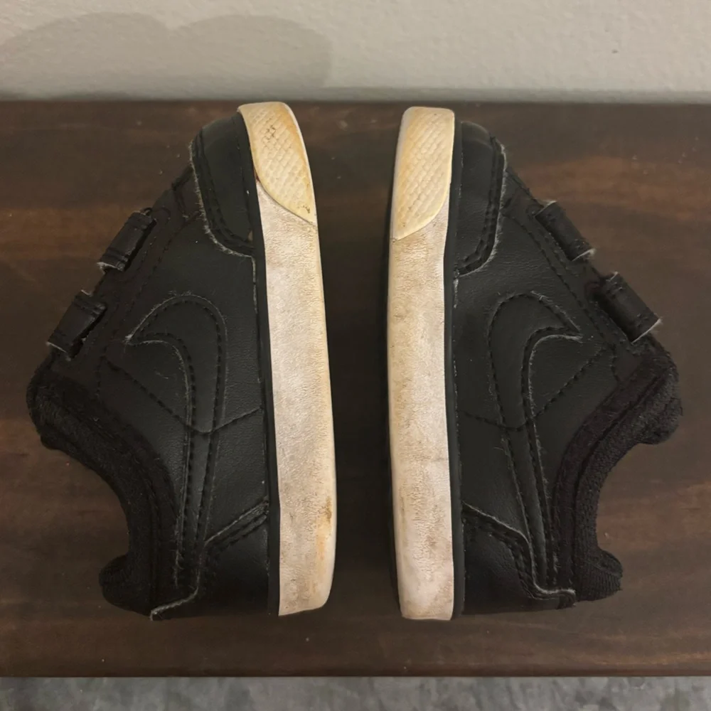 NIKE | Kids/Toddler Black Sneakers Size 4C